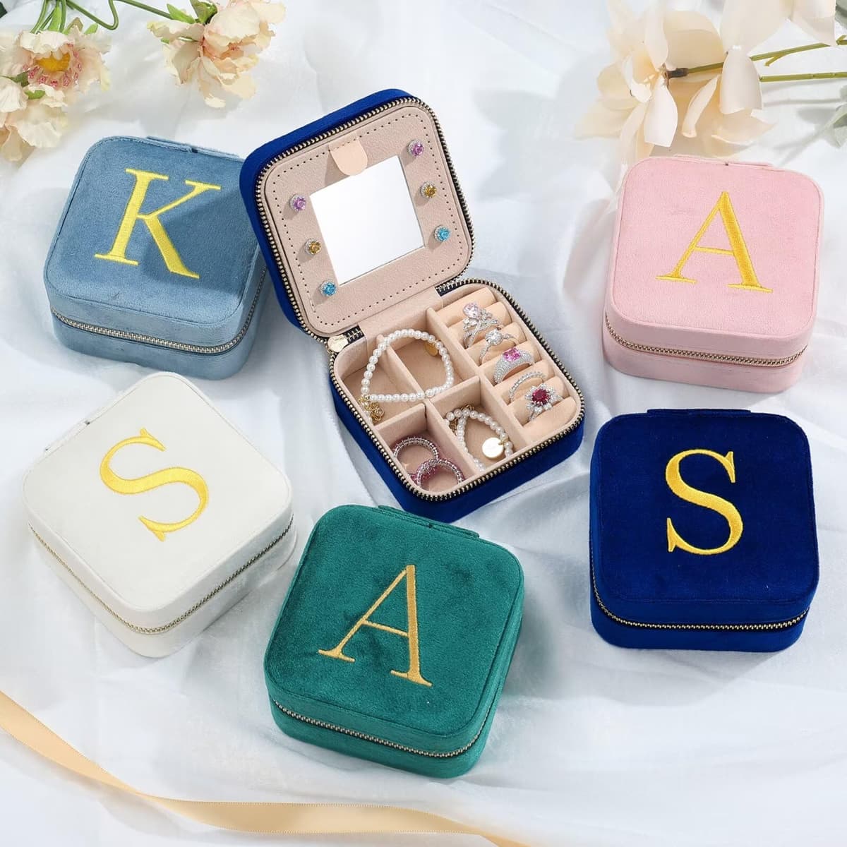 Cutie bijuterii mică cu inițiala D și floare organizator călătorie – Femei